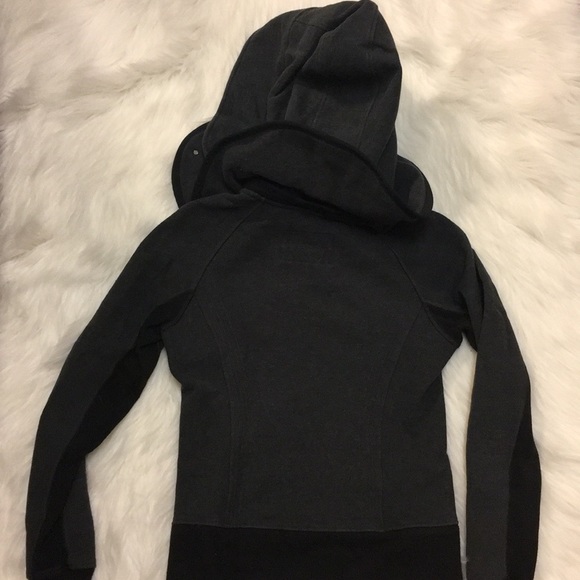 Lululemon scuba zip up with removable hood - Picture 6 of 6